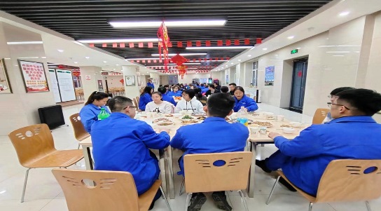 除夕慰問送溫暖、濃濃關(guān)懷顯真情 ——隴神戎發(fā)領(lǐng)導(dǎo)班子慰問一線員工