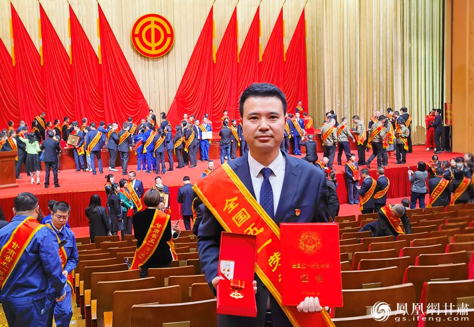 【全國先進】“一”心研好藥 “杰”出青年捧起全國五一勞動獎?wù)?>
                            </div>
                        </div>
                        <div   id=